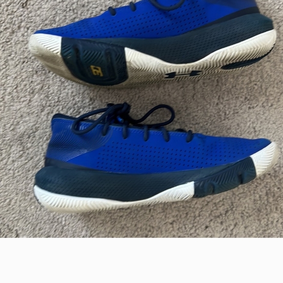 Kids Under Armour SC 3Zero III Steph Curry Basketball shoes Size 5 - Picture 3 of 4